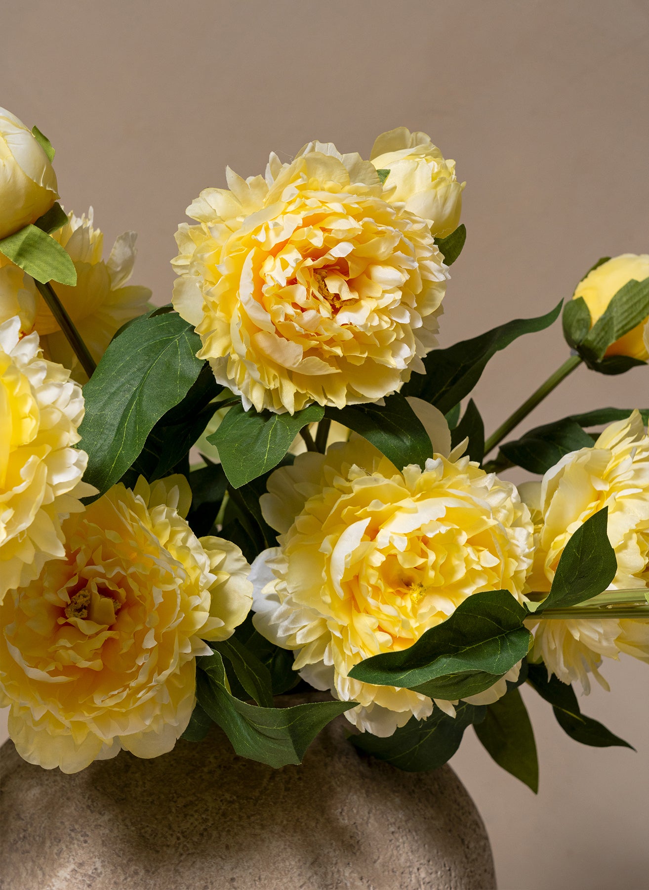 Pivoines en soie - Jaune (6 tiges / 18 têtes de fleurs)