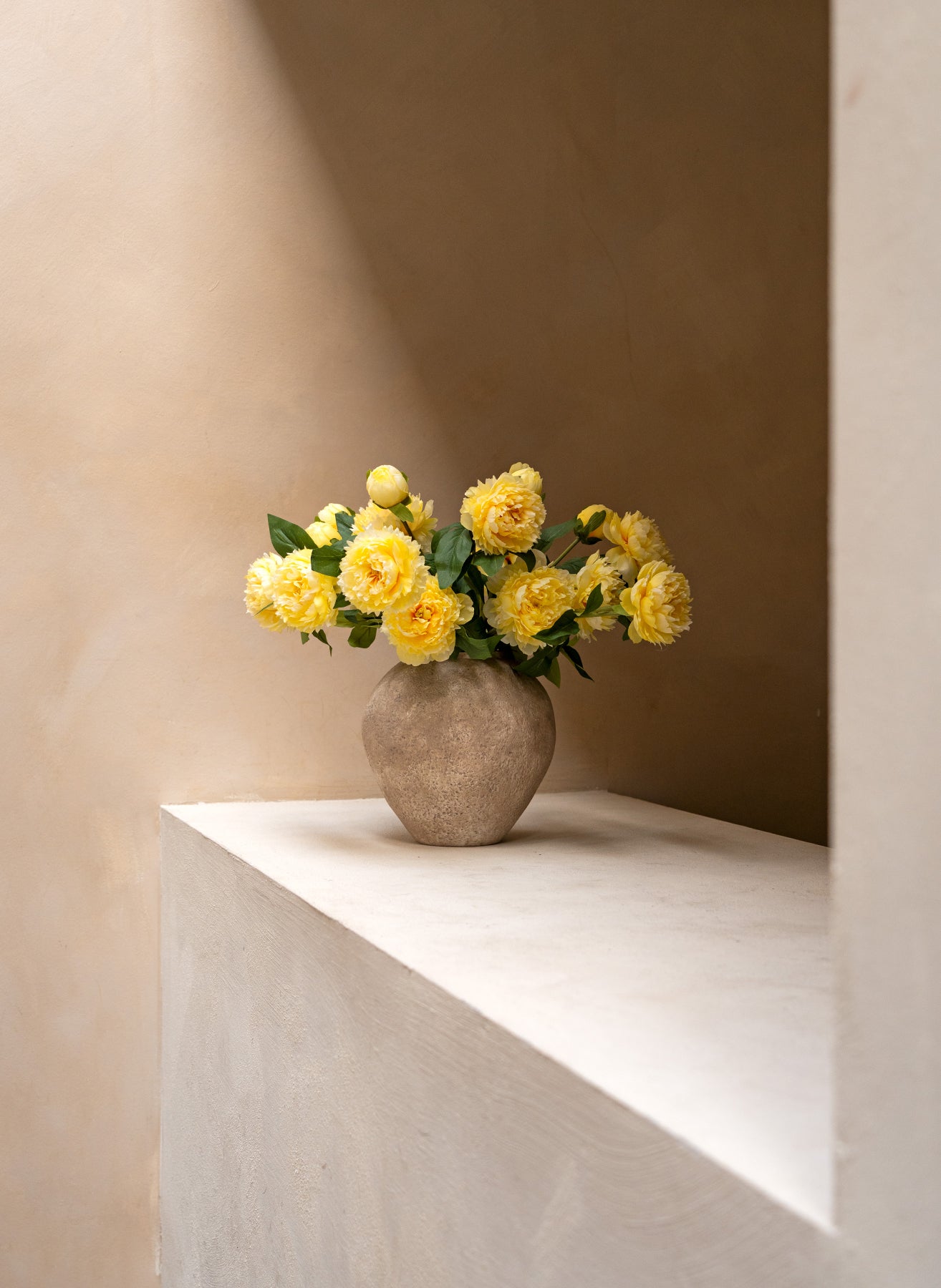 Pivoines en soie - Jaune (6 tiges / 18 têtes de fleurs)